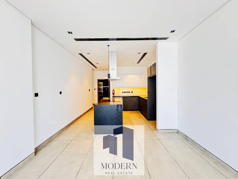 SPACIOUS UNIT | VACANT | PREMIUM AMENITIES - View 4