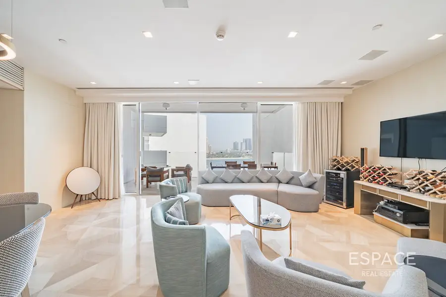 Sea View | Corner Unit | Private Beach