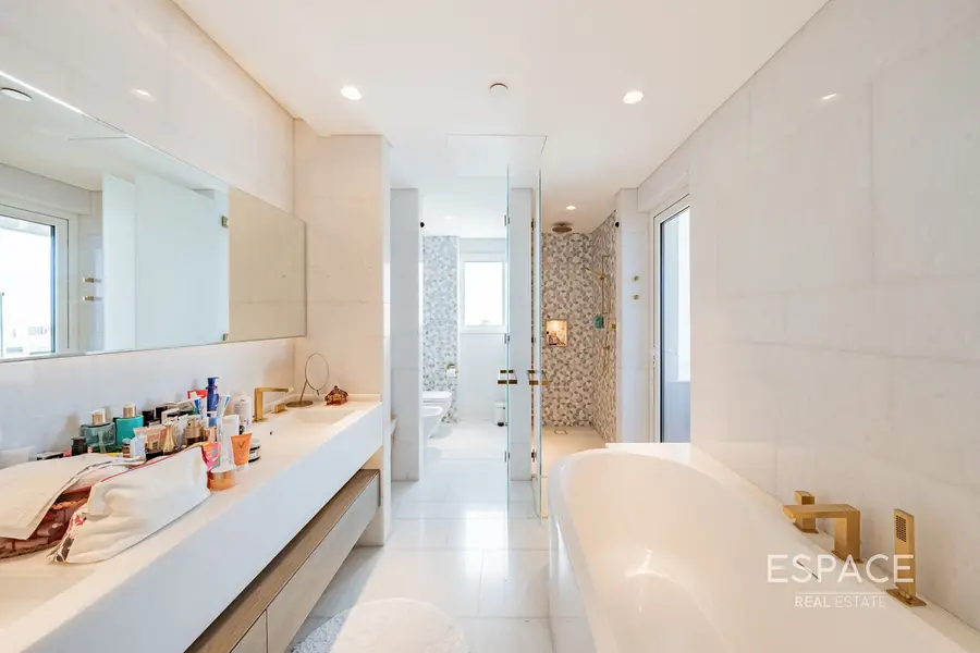 Sea View | Corner Unit | Private Beach