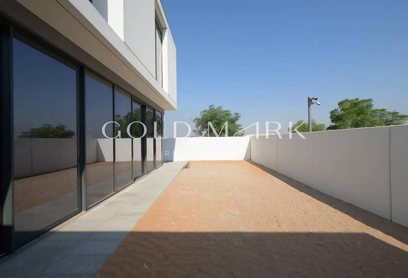 Large Plot | Prime Location | Community Expert Large Plot | Prime Location | Community Expert