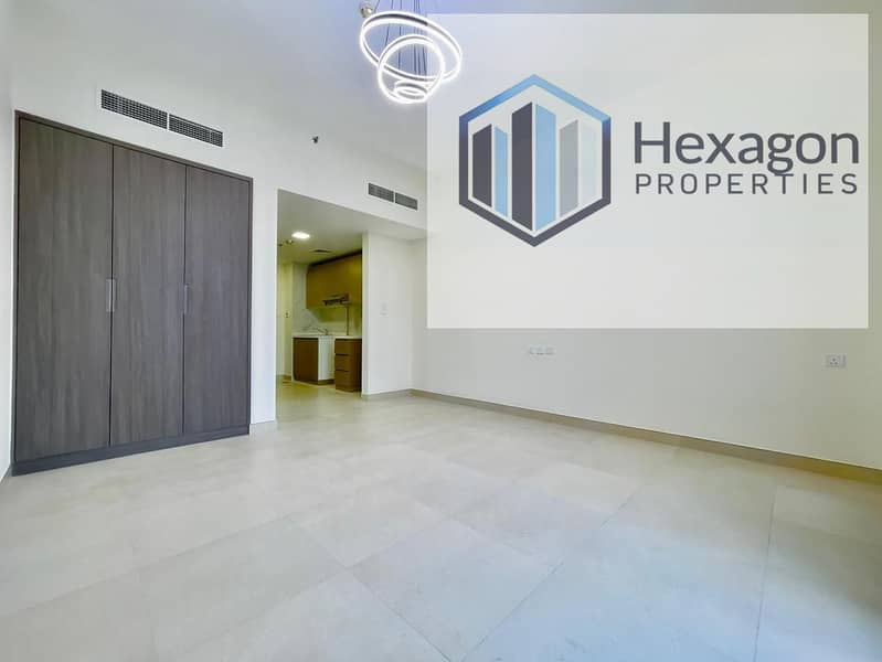 Open-Plan Studio | Glorious Central | Balcony & Pool Access - Image 5
