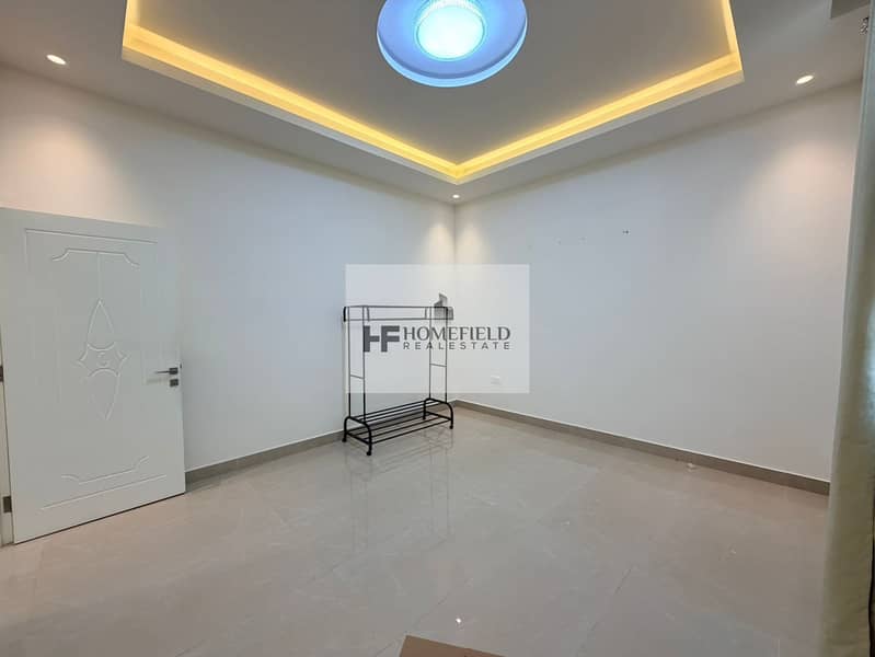 12 d186c66a-78db-4981-b1a9-2f49a311bd18. jpg