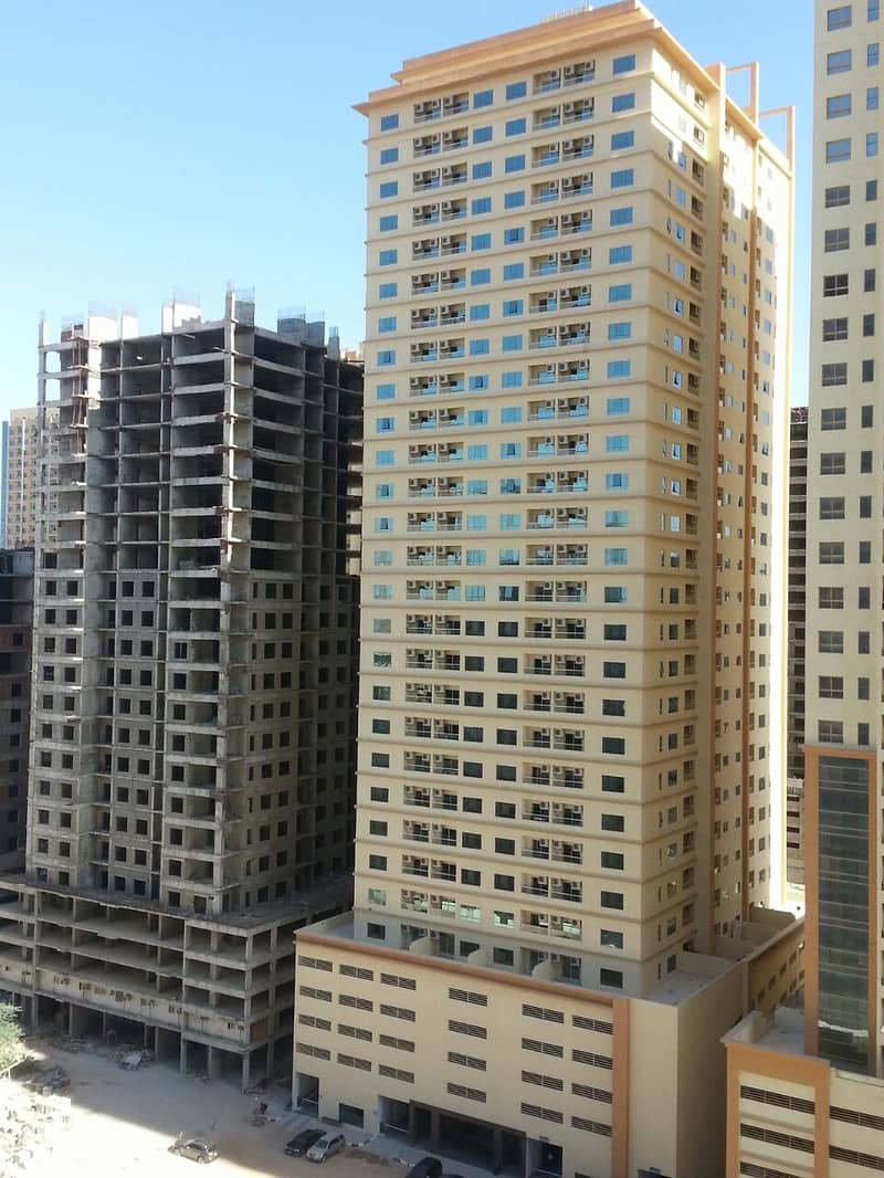 شقة في برج البحيرة،مدينة الإمارات‬ 1 غرفة 165000 درهم - 4451188