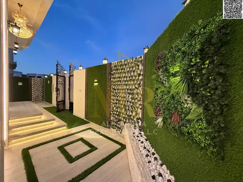Corner villa, two floors and a roof, 7 master bedrooms, freehold ownership including registration and ownership fees - Radharc 5
