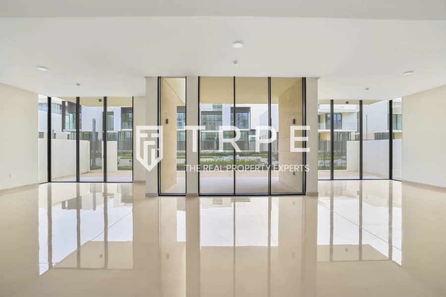 Modern | Brand New | Avail for 2 Yrs Contract Modern | Brand New | Avail for 2 Yrs Contract