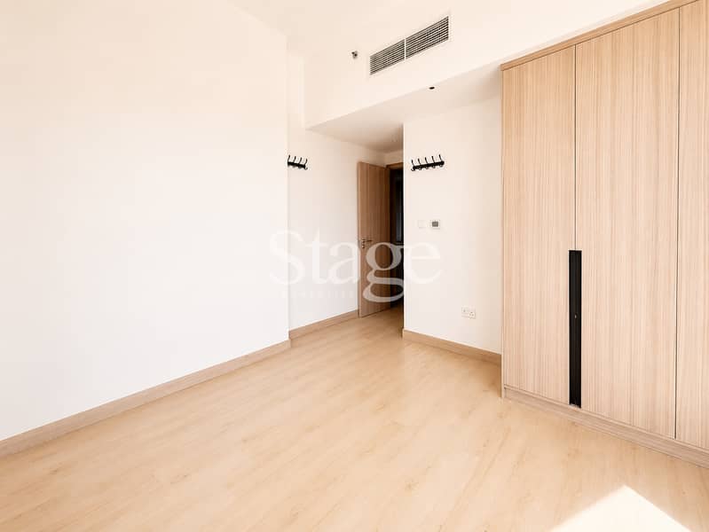 Spacious Layout | Modern 2.5 BR | Ideally Located - Image 6
