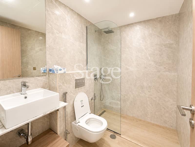 Spacious Layout | Modern 2.5 BR | Ideally Located - Image 10