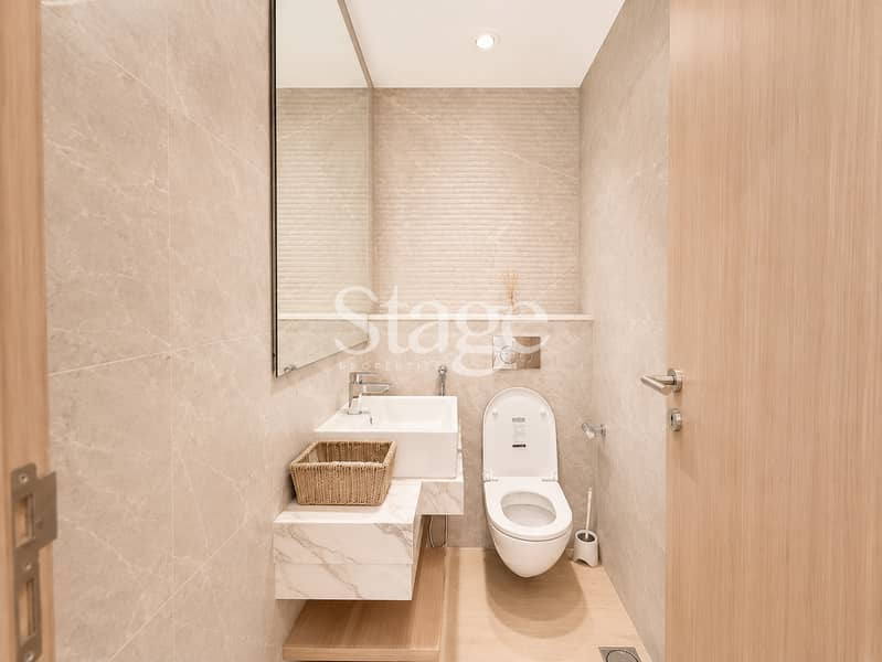 Spacious Layout | Modern 2.5 BR | Ideally Located - Image 11