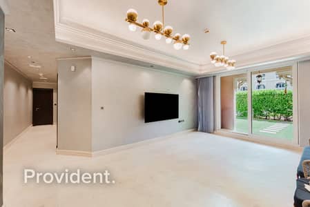 2 Bedroom Flat for Sale in Palm Jumeirah, Dubai - Private Garden | 2 Beds + Maids | To Negotiate