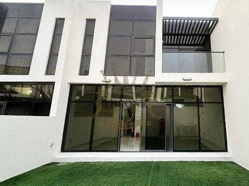 Vacant 10TH June | Spacious Layout | Middle Unit Vacant 10TH June | Spacious Layout | Middle Unit