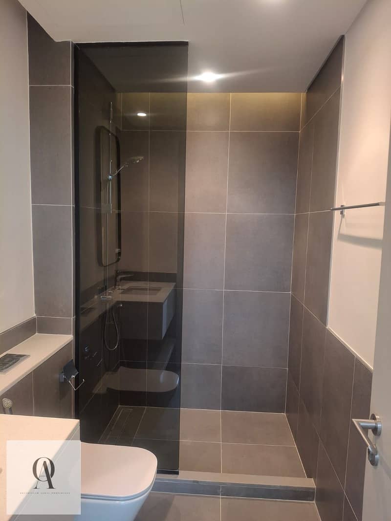 17 Bathroom 2. jpeg