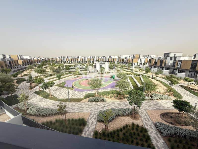 Elegant 3BR+Maids+Store | Large Terrace | Direct Pool View Elegant 3BR+Maids+Store | Large Terrace | Direct Pool View