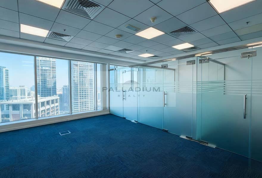 High Floor | Burj Khalifa-Canal Views | 3 Cabinets High Floor | Burj Khalifa-Canal Views | 3 Cabinets