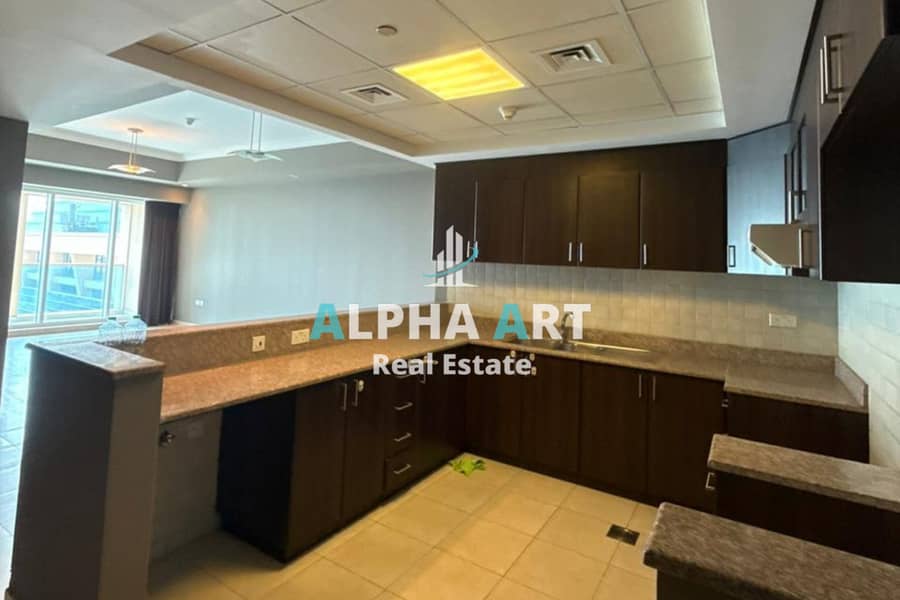 2BR Apartment | Burj & Canal Views | Balcony | Churchill Residence - Image 9