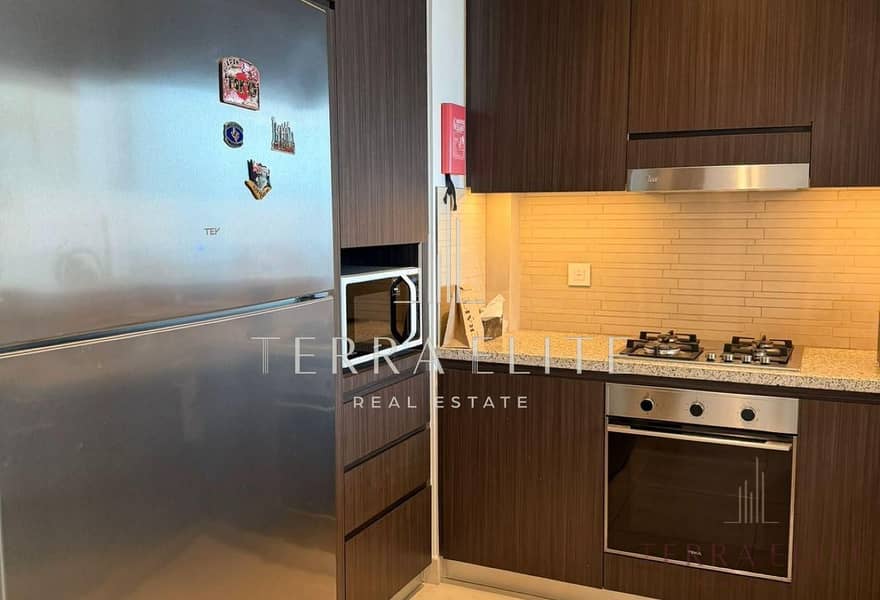 Fully Furnished | Vacant | Burj Khalifa view - Image 6
