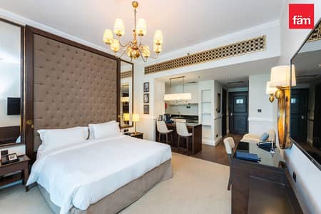 Studio for Sale in Palm Jumeirah, Dubai - High ROI | Hotel Pool | Beachfront Deal