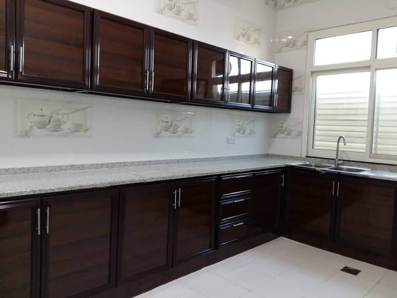 Amazing 3 Bedrooms Huge Hall near to Super Market Mosque and Family Park at Al Shamkha