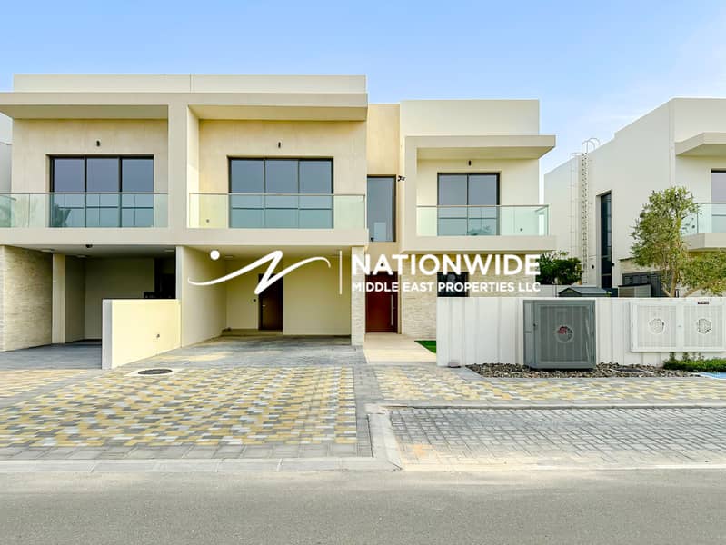 Vacant | Single Row 4BR Duplex | Ideal Location Vacant | Single Row 4BR Duplex | Ideal Location