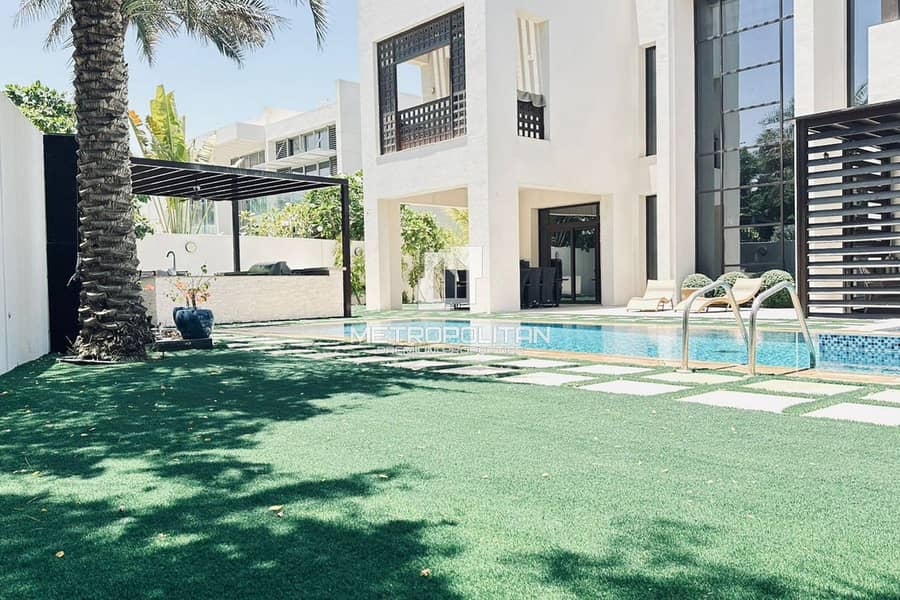 Luxurious Villa with Huge Plot | Prime Location Luxurious Villa with Huge Plot | Prime Location
