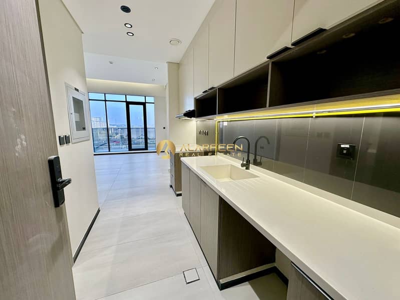 Marina View Studio | Emerald Vision | Open-Plan Layout - Image 3