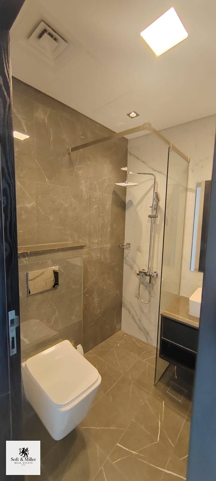 5 Bathroom. jpeg