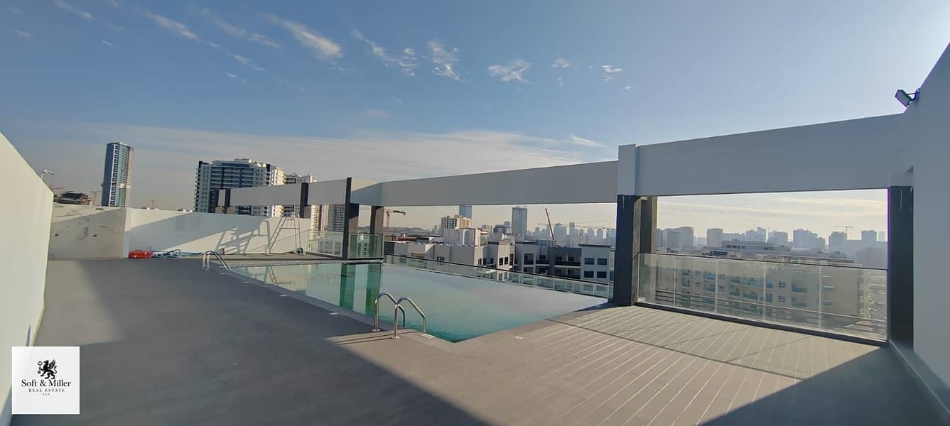 8 Rooftop swimming pool. jpeg