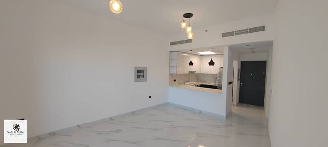 2 Camere Appartamento in Vendita a Arjan, Dubai - Living & Kitchen Area. jpeg