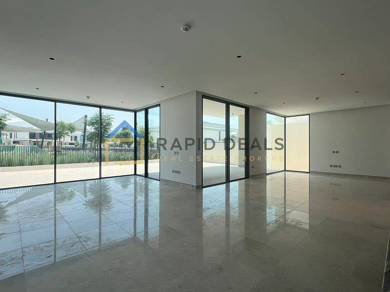 5BR+M Large Villa with Drivers Room - Facing Park 5BR+M Large Villa with Drivers Room - Facing Park