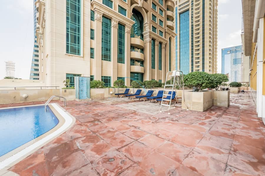 42 Outdoor Pool 3. jpg