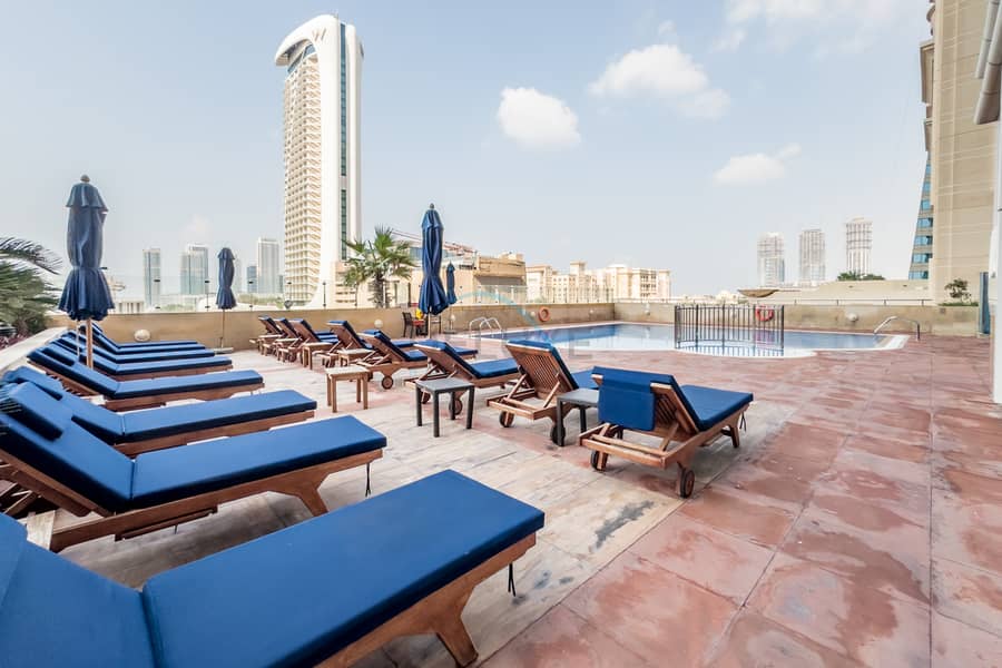 43 Outdoor Pool 4. jpg
