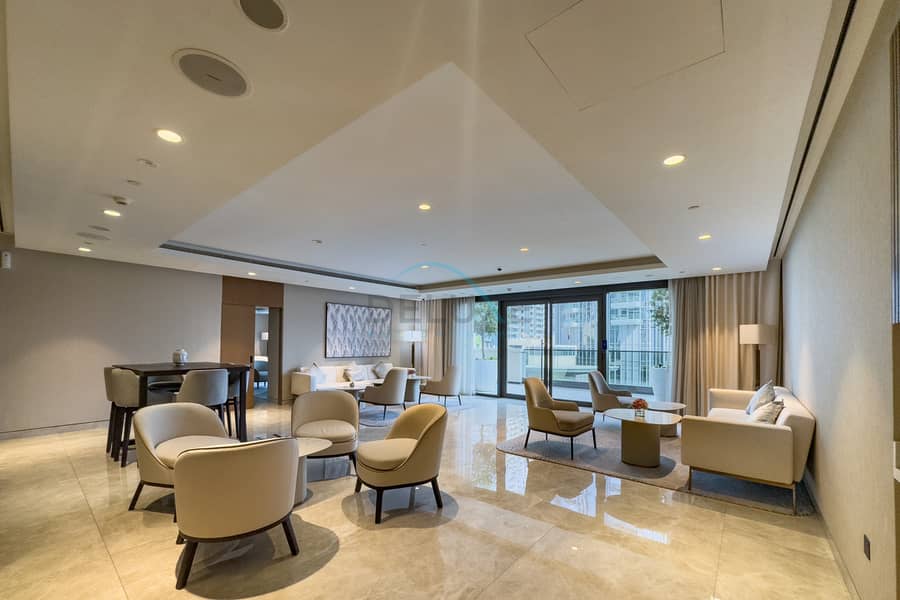 32 Lounge 1. jpg