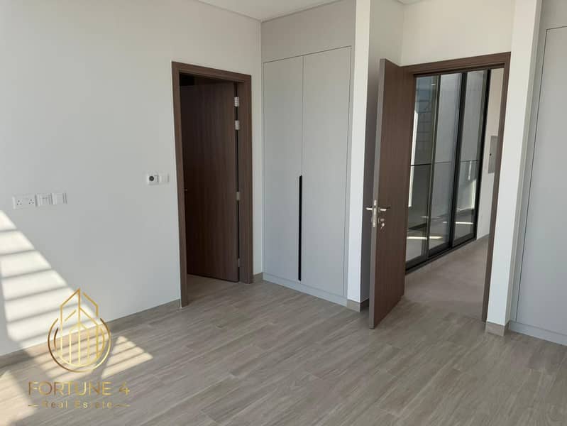 Spacious 4BR Villa | Prime Location | Q4 2027 - Image 3
