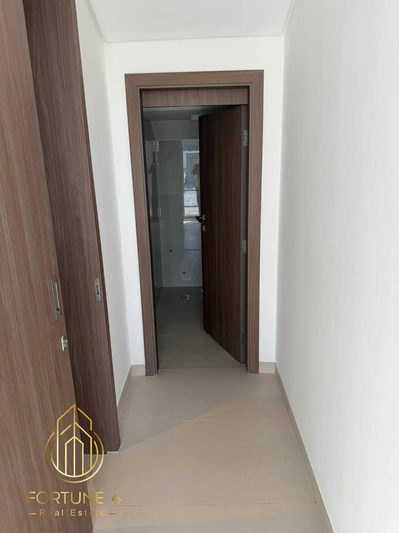 Spacious 4BR Villa | Prime Location | Q4 2027 - Image 5