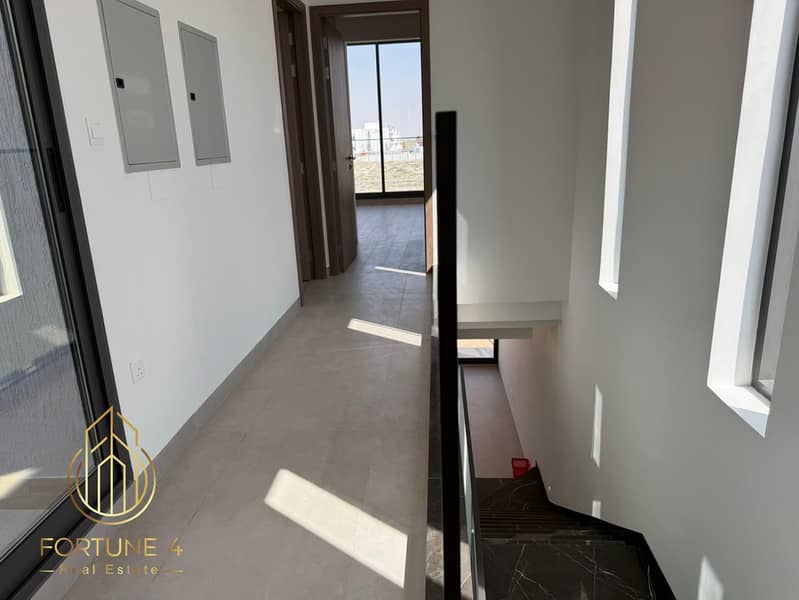 Spacious 4BR Villa | Prime Location | Q4 2027 - Image 6