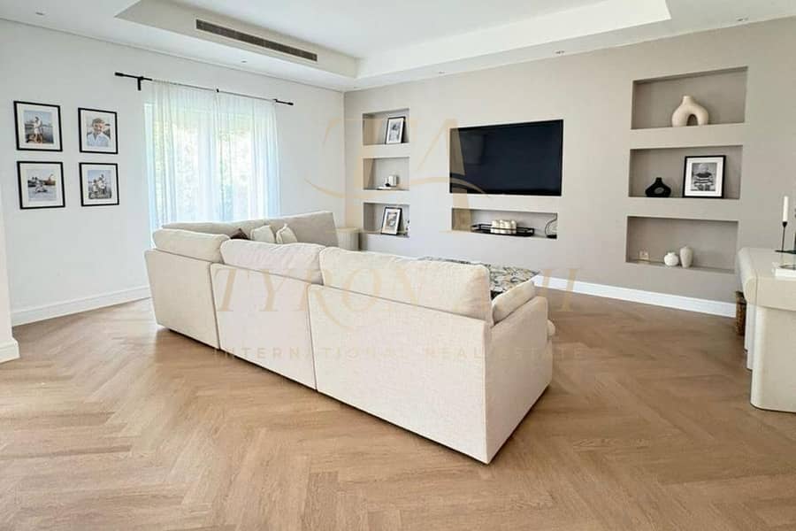 Single Row Villa | Park Backing | Walk to Metro Single Row Villa | Park Backing | Walk to Metro