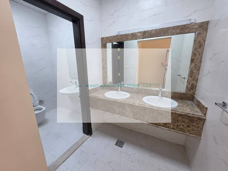 10 168f1216-a99d-420c-bbf0-ba944ab5cba9. jpg