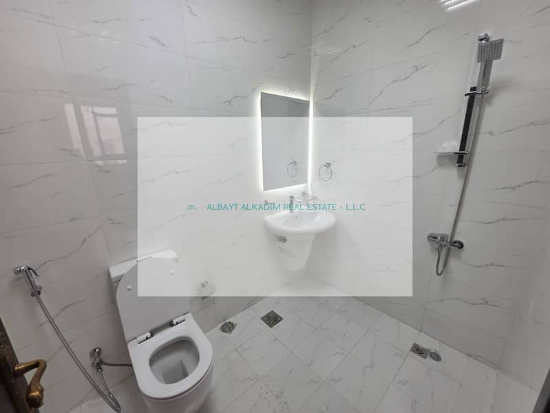 12 892441da-ef39-4edc-895e-21ebef2bd7ce. jpg