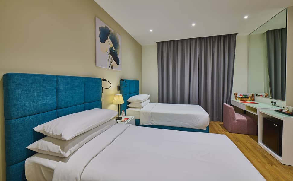 3 Deluxe Room City View (Twin) . jpg