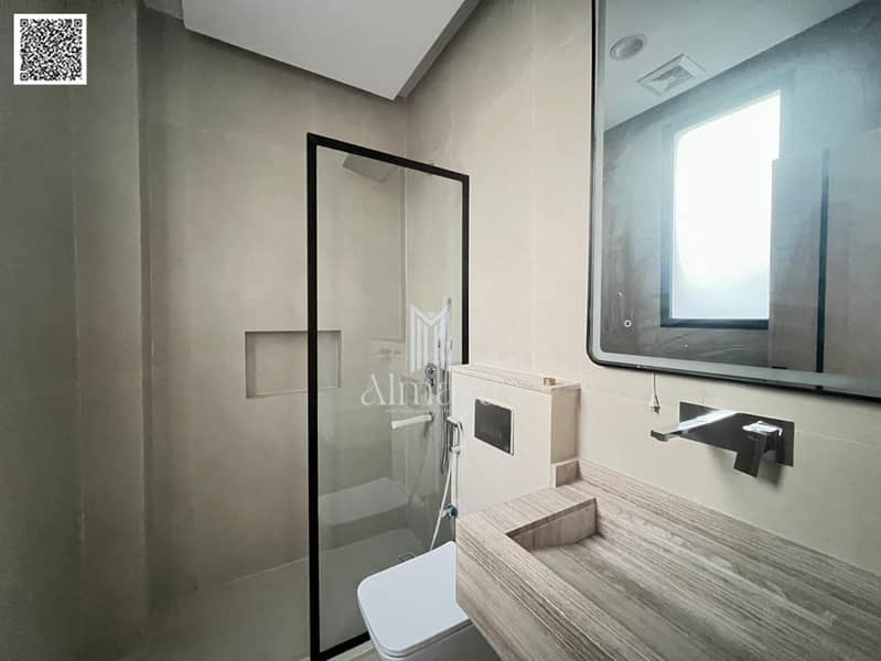 16 fe7e0e18-30e2-4a67-8a9f-b85bed71c479. jpg