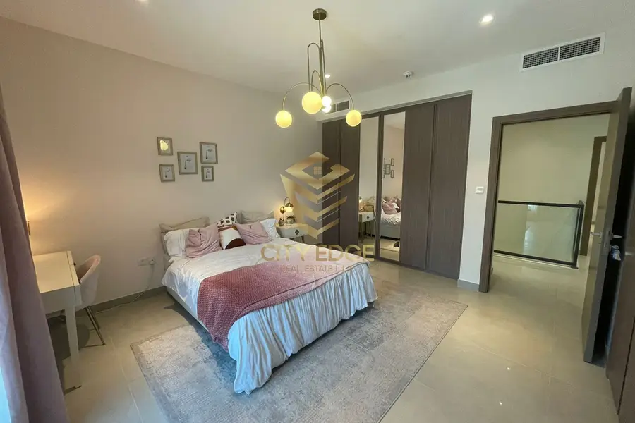3 BED-SPACIOUS-NO SLD-SOLAR PANELS-MODERN-FREEHOLD - More