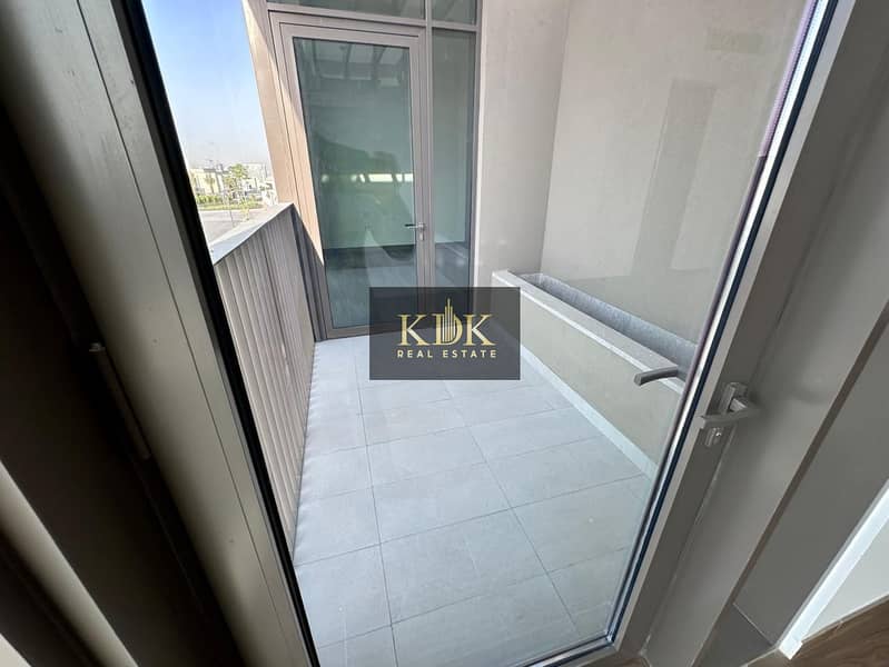 18 ff702ba3-4dda-478d-bc9c-6b0c2f0c4533. jpg