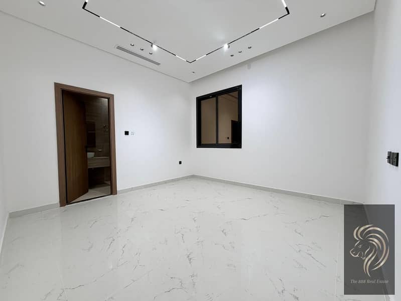 13 8fee07d9-e4f0-40cc-9b1a-6d0fb553a646. jpg
