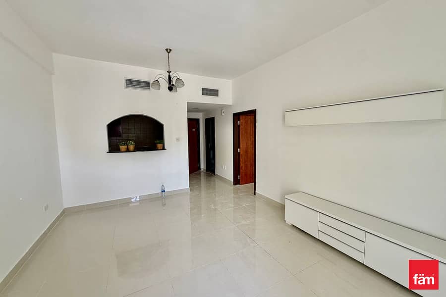 Vacant & Spacious 1BR | Balcony | Prime Living Vacant & Spacious 1BR | Balcony | Prime Living