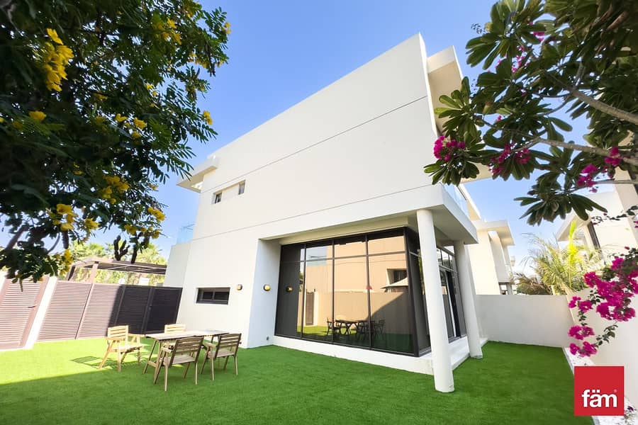 Huge Garden Well Maintained Great Location Huge Garden Well Maintained Great Location