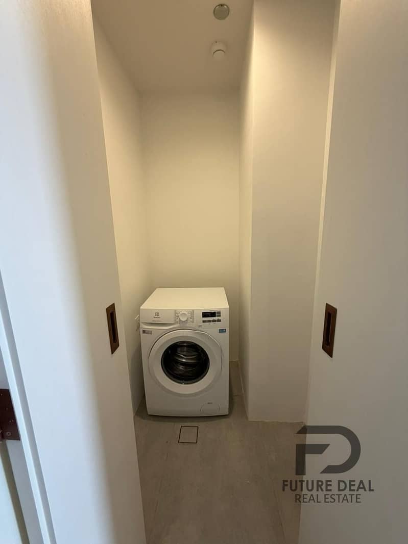 17 8ea8ceef-d313-4624-a1dd-e1f04fc71fc6. jpg