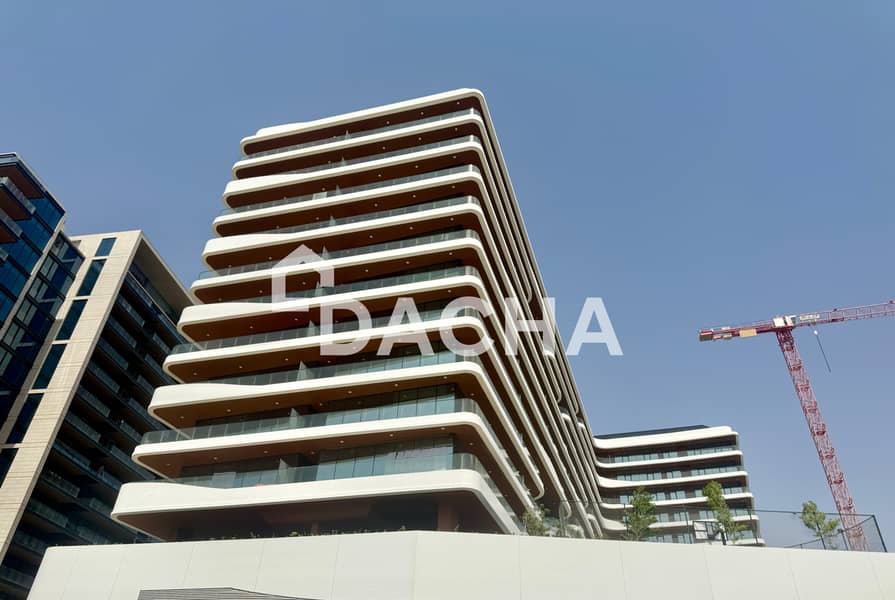 EXCLUSIVE I LUXURY CORNER 2+ MAID I POOL & PARK - Image 3