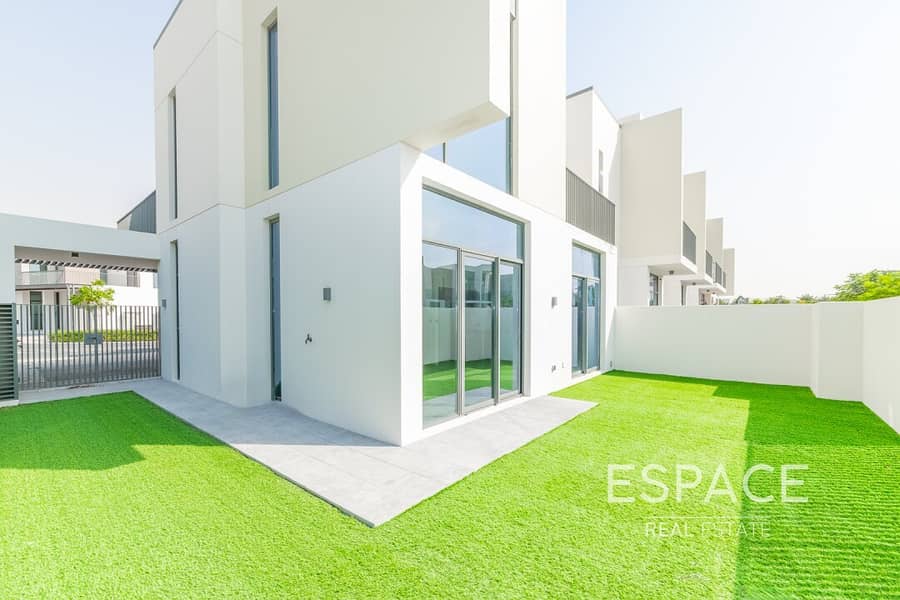 New Listing | Vacant on Transfer | Great Layout New Listing | Vacant on Transfer | Great Layout