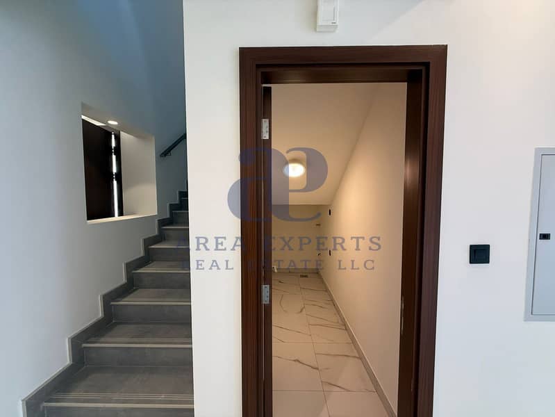 LUXURY 4BR + MAID VILLA | BRAND NEW | SINGLE ROW - Image 4