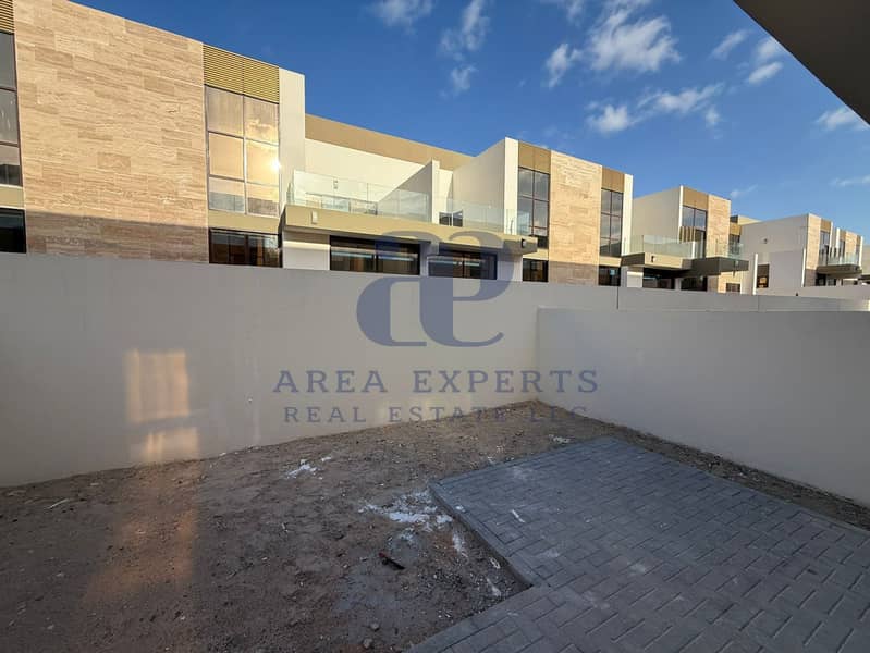 LUXURY 4BR + MAID VILLA | BRAND NEW | SINGLE ROW - Image 27
