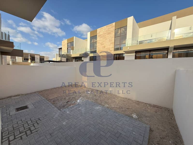 LUXURY 4BR + MAID VILLA | BRAND NEW | SINGLE ROW - Image 28